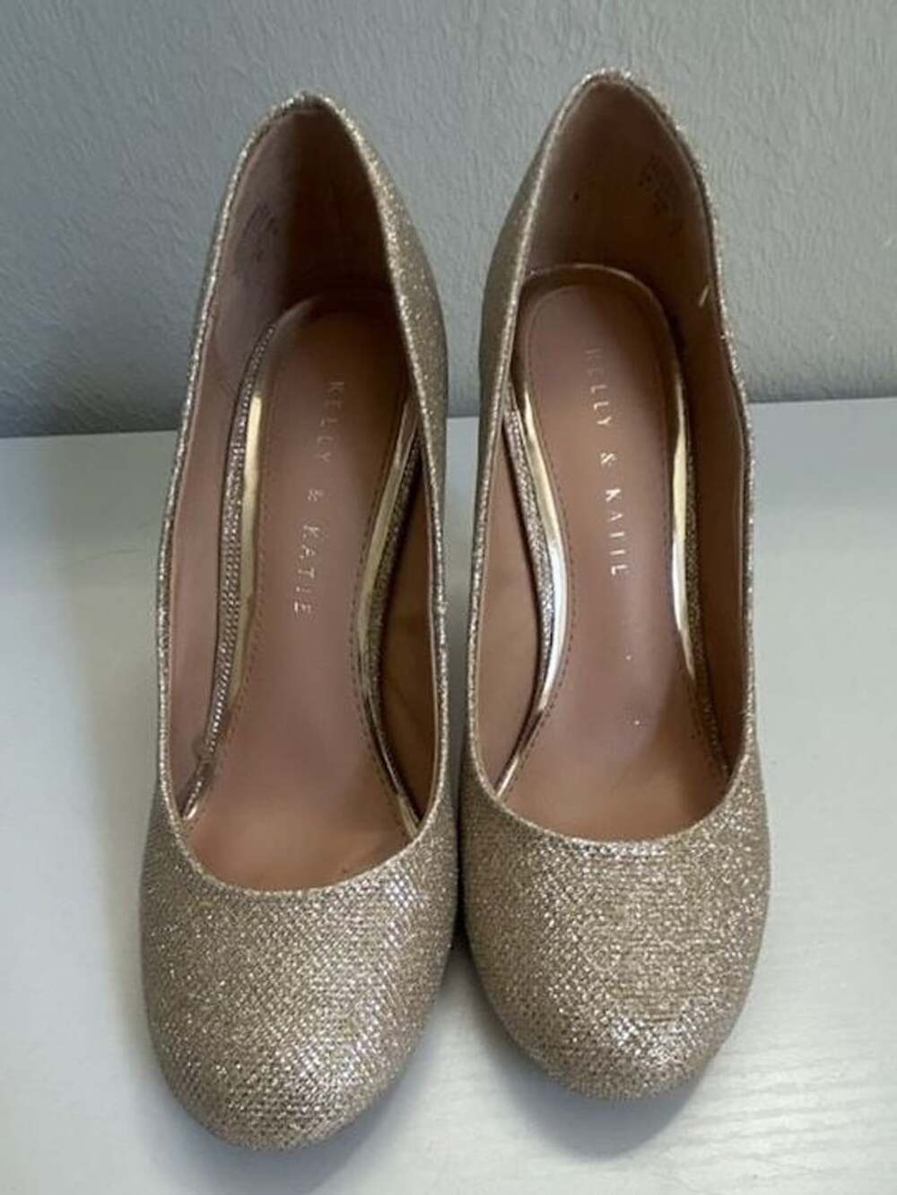 Kelly & Katie Coderno Pumps Size 9 Gold Glitter